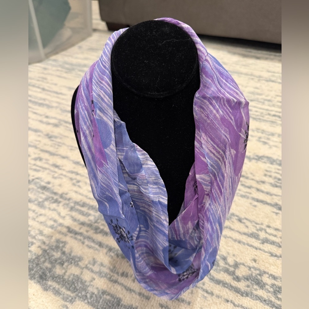 Vera Scarf Loop